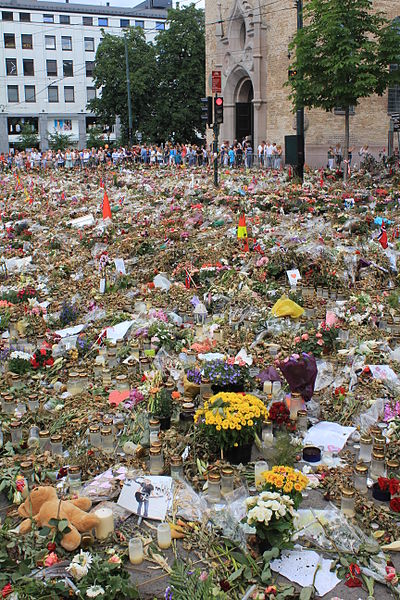 File:A sea of flowers in front of Oslo Cathedral.JPG