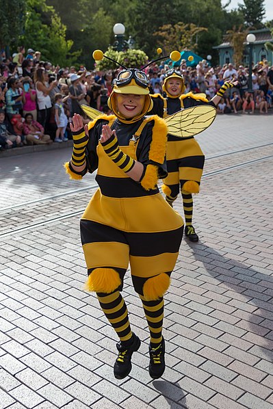 File:Abeille - Winnie l'ourson - 20150805 17h48 (11027).jpg