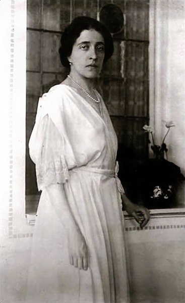 File:Adele Bloch-Bauer vers 1920.jpg