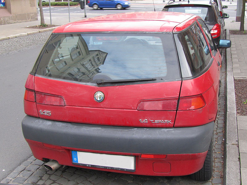 File:Alfa 145 1996-1998 heck.jpg