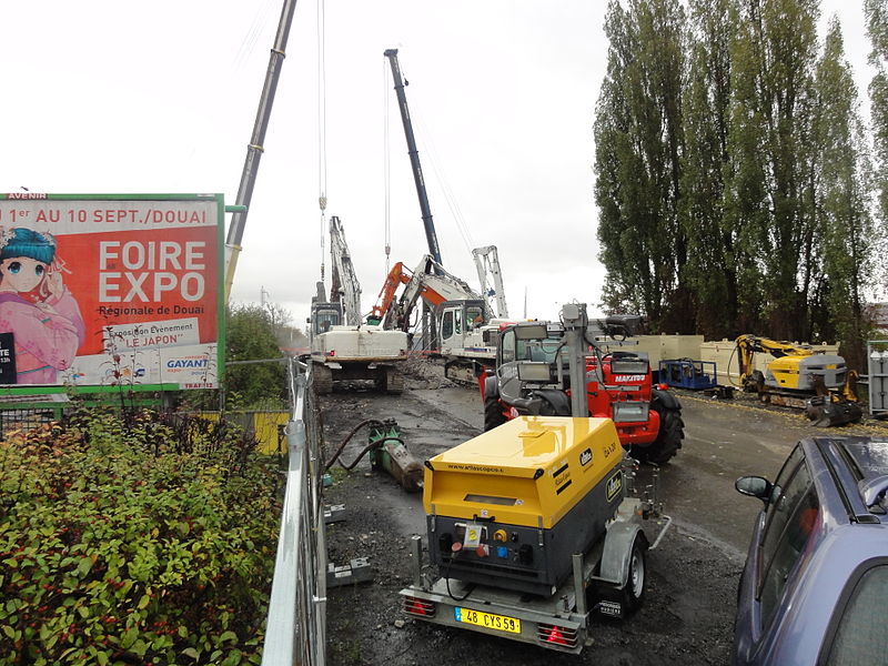 File:Anzin - Démolition du pont de la Bleuse Borne le 2 novembre 2012 (37).JPG