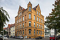 Deutsch: Wohnhaus an der Bernstraße und Heinrichstraße im Stadtteil Oststadt von Hannover. English: Apartment house located at Bernstrasse and Heinrichstrasse in Oststadt quarter of Hannover, Germany.