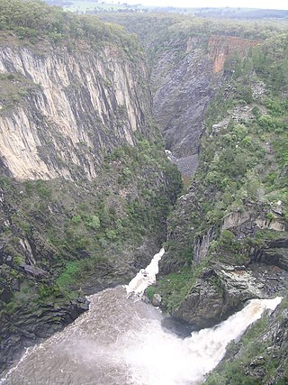 <span class="mw-page-title-main">Apsley Falls</span> Two waterfalls on the Apsley River in New South Wales, Australia