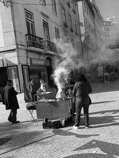 File:At Praça de D. Pedro IV P1000851.JPG