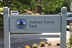 Aubrey Davis Park tabelası (17467592408) .jpg