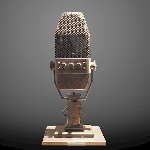 File:BBC microphone-DEP 4574-IMG 7430-gradient edited.jpg