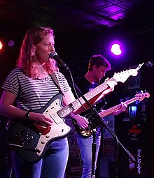 The Saint in Asbury Park, NJ'de sahne alan Bad Bad Hats, Mayıs 2019.