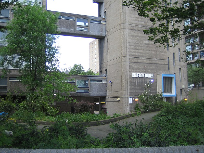 File:Balfron Tower - 504581521.jpg