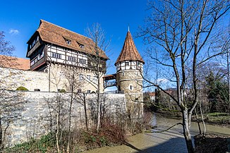 Mündung der Steinach (von unten) in die Eyach (von rechts) beim Zollernschloss in Balingen