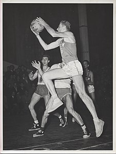 Baltzer lors du match FCM-Marly du 22 janvier 1957.jpg