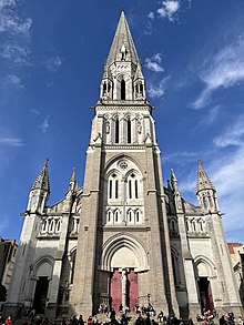 Façade occidentale de la basilique Saint-Nicolas de Nantes.