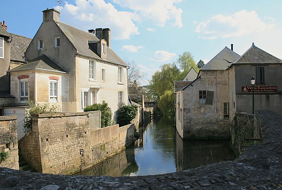 L’Aure à Bayeux depuis la rue Saint-Jean.