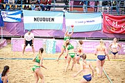 Deutsch: Beachhandball bei den Olympischen Jugendspielen 2018; Tag 6, 12. Oktober 2018; Mädchen, Hauptrundenspiel – Ungarn-Niederlande 2:1 English: Beach handball at the 2018 Summer Youth Olympics at 12 October 2018 – Girls Main Round – Hungary-Netherlands 2:1