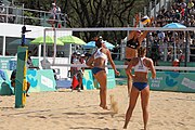 Deutsch: Beachvolleyball bei den Olympischen Jugendspielen 2018; Tag 11, 17. Oktober 2018; Jungen, Spiel um Platz 3 – USA (Devon Newberry/Lindsey Sparks)-Norwegen (Emilie Olimstad/Frida Berntsen) 1:2 (21–1/13–21/9–15) English: Beach volleyball at the 2018 Summer Youth Olympics at 17 October 2018 – Bronze Medal Match – USA (Devon Newberry/Lindsey Sparks)-Norway (Emilie Olimstad/Frida Berntsen) 1:2 (21–1/13–21/9–15)