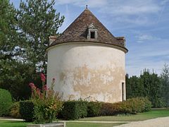 Le pigeonnier daté de 1740.