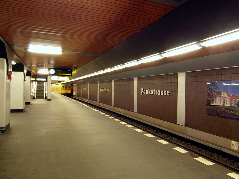 File:Berlin - U-Bahnhof Pankstraße - Linie U8 (7618012212).jpg