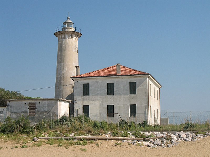 File:Bibione leuchtturm.jpg