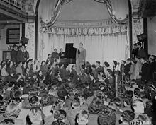 Singer Bing Crosby performing in London, 1944 Bing Crosby ww2 44.jpg