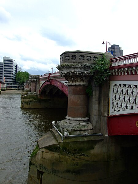 File:Blackfriars Bridge, River Thames.jpg