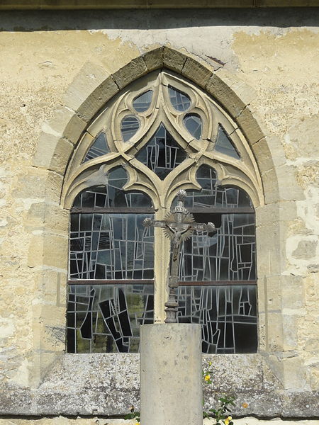File:Blaincourt-lès-Précy (60), église N.D. de la Nativité, fenêtre de la 2e travée, côté sud.JPG