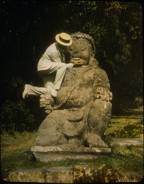 File:Borobudur lantern slide1.tif