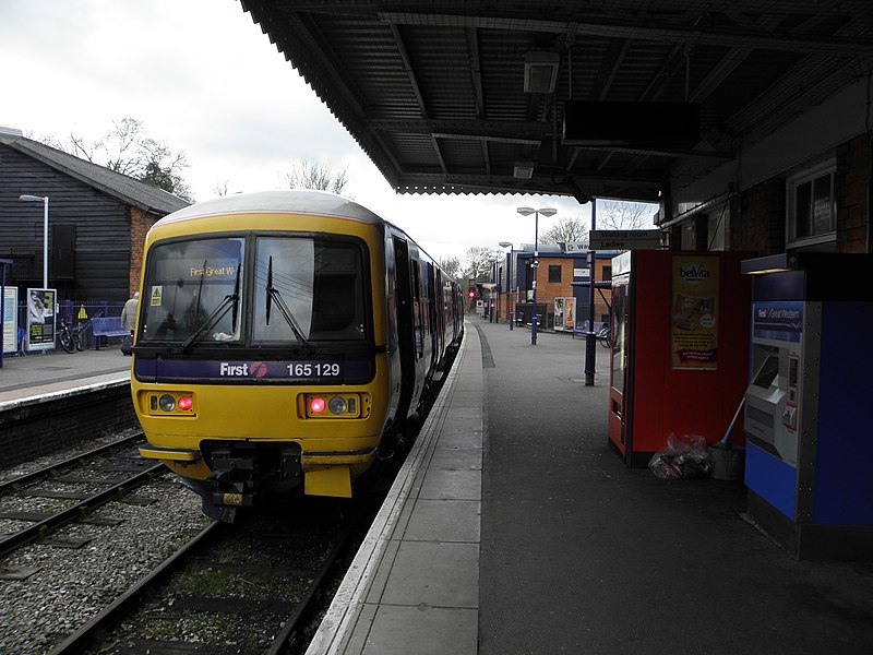 File:Bourne End station look south2.jpg