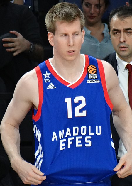 Brock Motum 12 - Anadolu Efes S.K. 20171215 (cropped).jpg