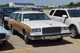 Buick Electra Estate Vagonu (34985353300).jpg