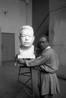 Bundesarchiv Bild 102-00220، Buste Friedrich Eberts.jpg