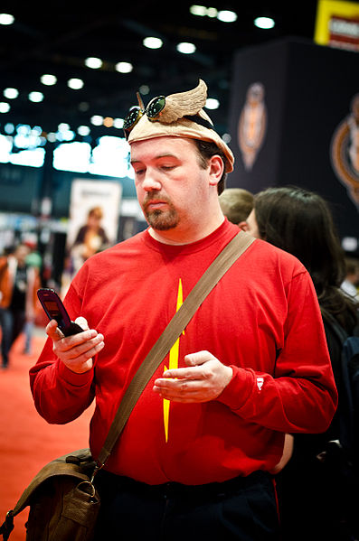 File:C2E2 2013 - Flash (8702690378).jpg