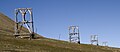 Deutsch: alte Kohlengruben-Seilbahn, Svalbard English: old coal mining cablecar towers, Svalbard