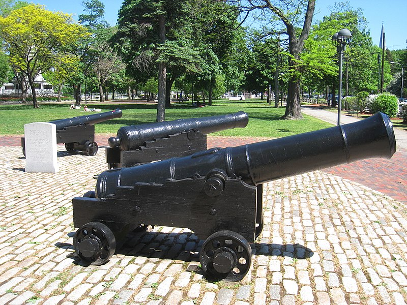 File:Cannons on the Common - Cambridge, MA.jpg