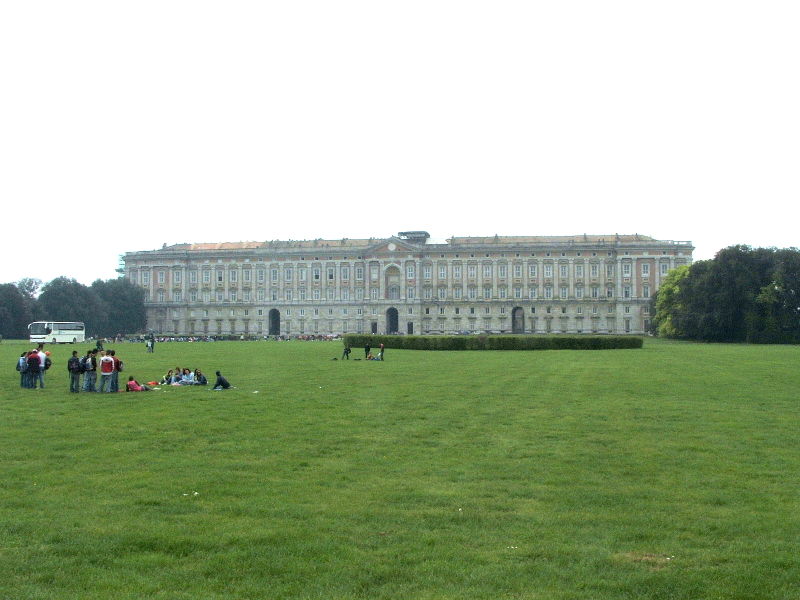 http://upload.wikimedia.org/wikipedia/commons/thumb/f/f6/Caserta-reggia-15-4-05_112-ritoc.JPG/800px-Caserta-reggia-15-4-05_112-ritoc.JPG