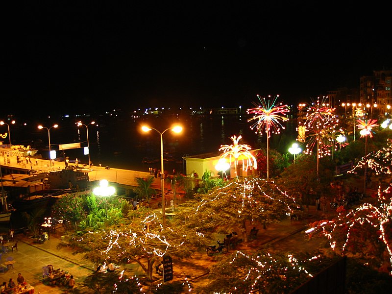 File:Cat Ba town in night.JPG