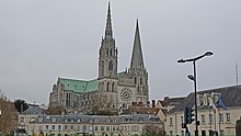 Cathédrale de Chartres vue éloigné.jpg