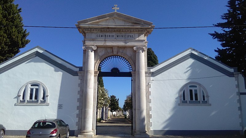 File:Cemitério Municipal de Tavira.jpg