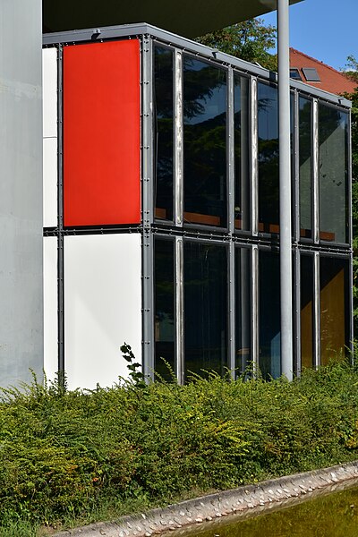 File:Centre Le Corbusier - Museum Heidi Weber 2015-09-08 16-21-22.JPG