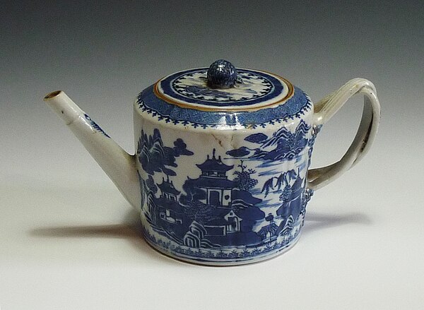 Chinese porcelain hand painted blue and white teapot, 18th century