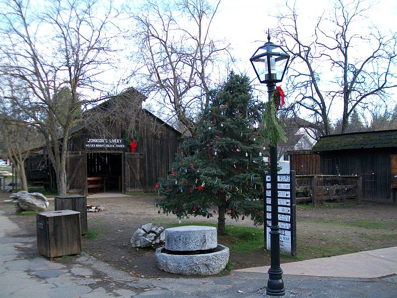 File:Christmas @ Columbiastatepark.JPG