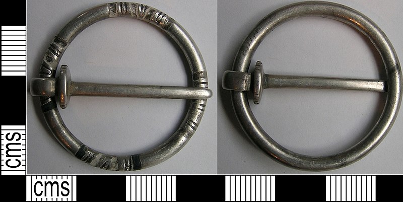 File:Complete silver annular brooch (FindID 409116).jpg