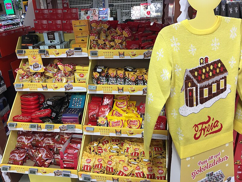 File:Confectionary and chocolate from Freia and Nidar displayed in Spar Supermarket in Tjøme, Norway 2018-12-16 B.jpg