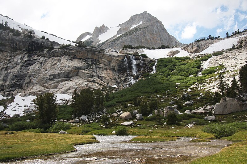 File:Conness Lakes falls stream North Peak.jpg