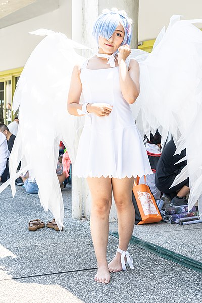 File:Cosplayer of angel costume Rem at FF34 20190727a.jpg