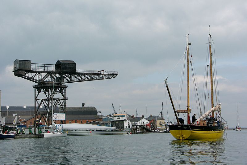 File:Cowes Crane and 100yr old Lugger.jpg