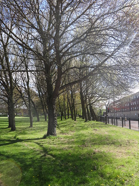 File:Crown Street Park, Liverpool 07 May 2015.jpg