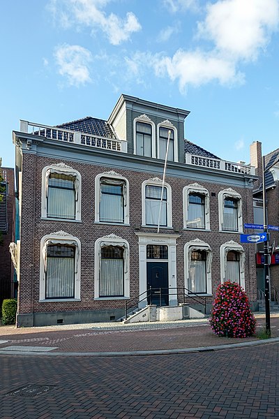 File:DSC3226 Assen. Herenhuis bouwjaar 1870.jpg