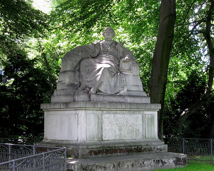 File:Denkmal fuer Richard Wagner Prinzregentenplatz Muenchen-2.jpg