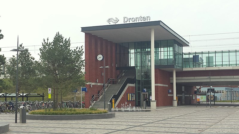 File:Dronten Station 2013.jpg