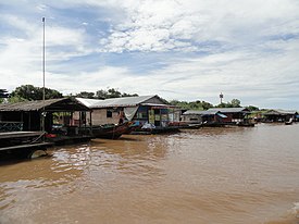 Dwellings on Tonlé Sap