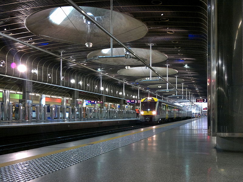 File:EMU waits at Britomart.jpg